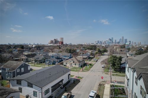 3-201 Eastwood St, Houston, TX, 77011-3012 | Card Image