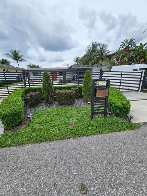 2543 Gulfstream Ln, Fort Lauderdale, FL, 33312-4703 | Card Image