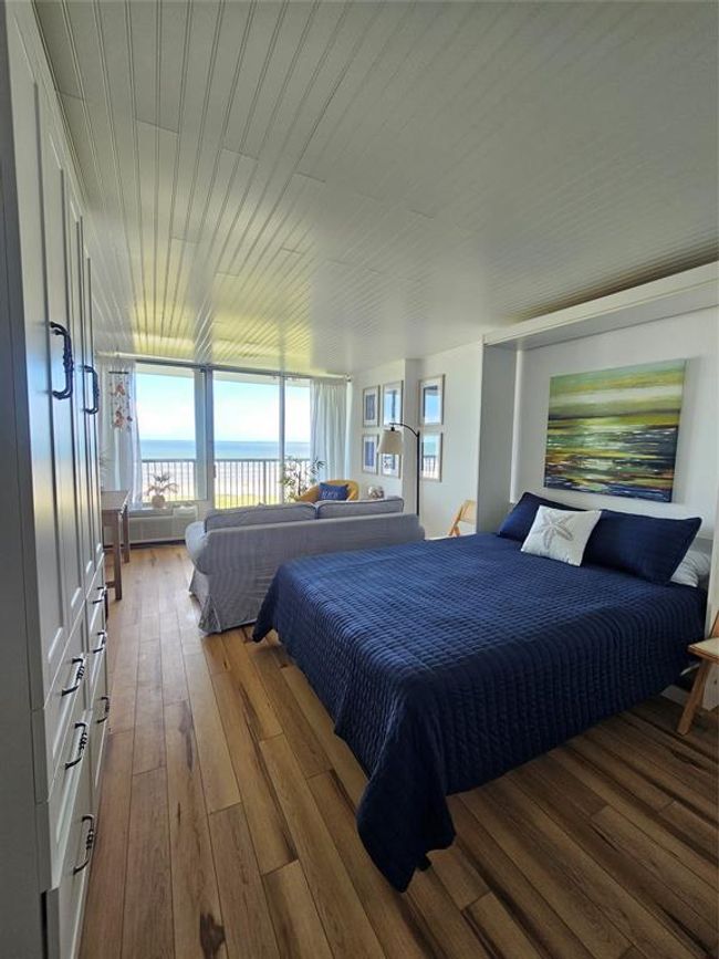 Queen size murphy bed. | Image 15
