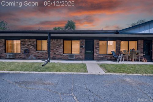 2-151 E Mchattie St, South Lyon, MI, 48178-1815 | Card Image