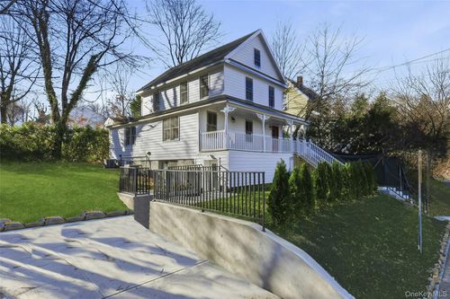 17 Tatterson St, Roslyn, NY, 11576-1611 | Card Image