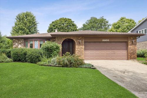 3300 Ailsworth Ct, Darien, IL, 60561-1601 | Card Image