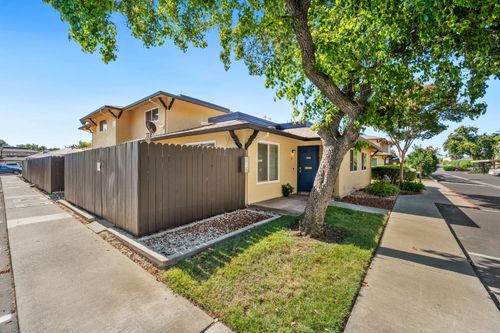 61-56 W Elliot St, Woodland, CA, 95695-3055 | Card Image