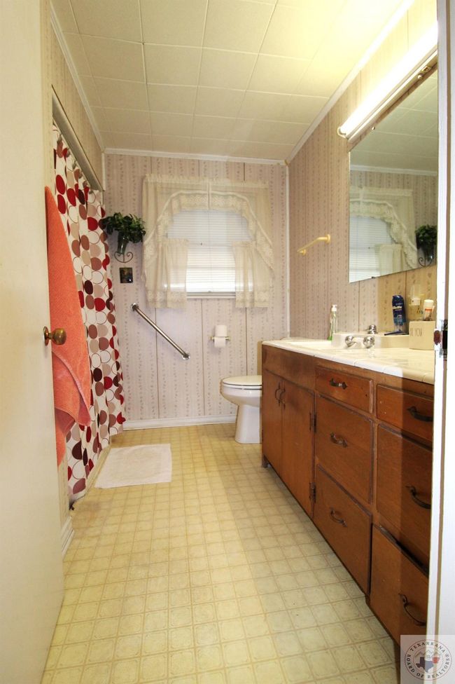 400 Main St, House other with 3 bedrooms, 1 bathrooms and null parking in Hooks TX | Image 17