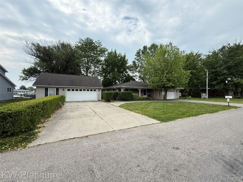 7275 Bluebill St, Clay, MI, 48001-4105 | Card Image