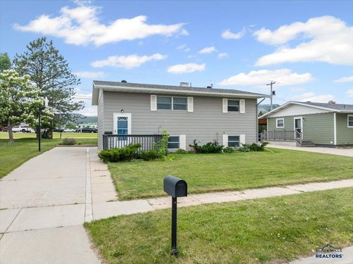1932 Arizona Ave, Sturgis, SD, 57785-2217 | Card Image