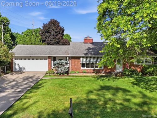 24 Nevada Ave, Rochester Hills, MI, 48309-1564 | Card Image