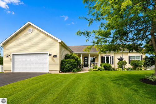 21233 Forest Trl, Big Rapids, MI, 49307-8617 | Card Image