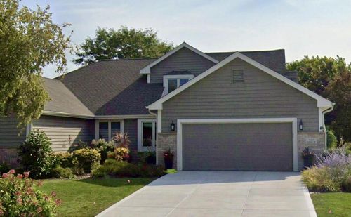 2-W264N2062 Deer Haven Court, Pewaukee, WI, 53072 | Card Image
