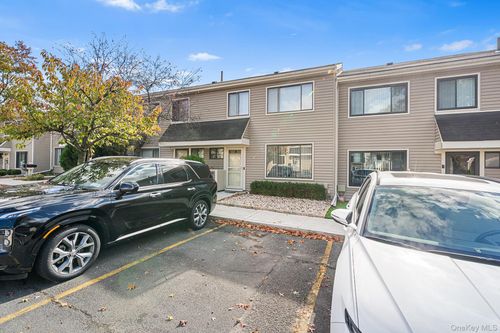 28 Berry Ct, Staten Island, NY, 10309-4253 | Card Image