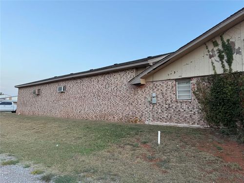 715 E Oklahoma St, Carnegie, OK, 73015 | Card Image