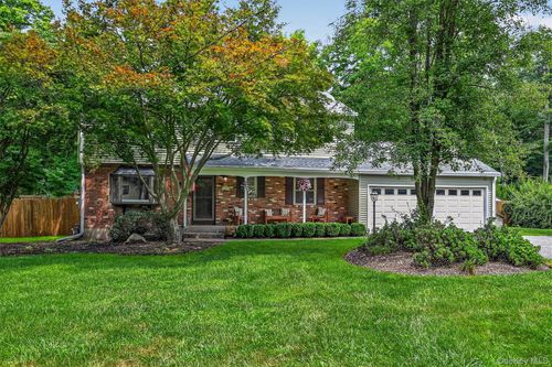 3 Kevin Dr, Suffern, NY, 10901-3201 | Card Image