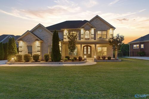 105 Springhaven Dr Nw, Madison, AL, 35757-7111 | Card Image