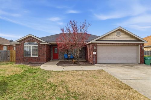 677 Olivia Ln, Centerton, AR, 72719-7807 | Card Image
