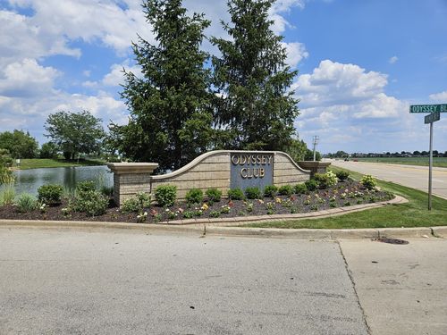 47 Olympus Dr, Tinley Park, IL, 60477-4832 | Card Image