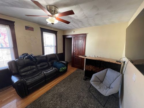 2-221 Holland St, Somerville, MA, 02144-2402 | Card Image