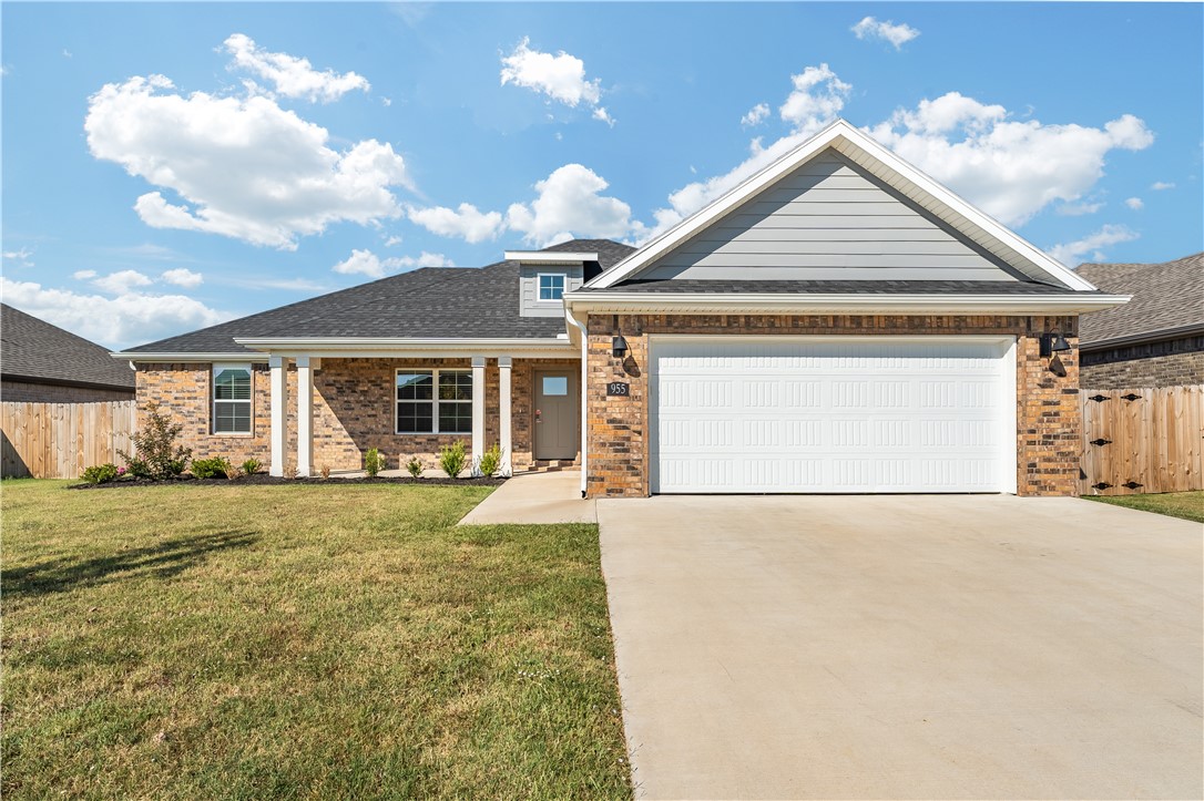 Arden St, Tontitown, AR 72762