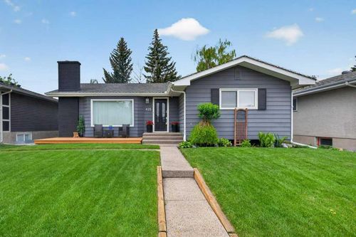 425 Woodland Cres Se, Calgary, AB, T2J1J7 | Card Image