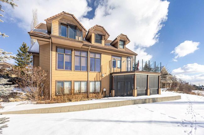 39 Slopes Grove Sw, Home with 4 bedrooms, 4 bathrooms and 5 parking in Calgary AB | Image 1