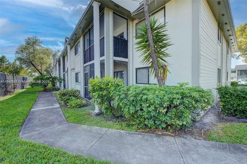 apt-203-20680 Ne 4th Ct, Miami, FL, 33179-1880 | Card Image