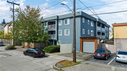 910 N 95th St, Seattle, WA, 98103-3282 | Card Image