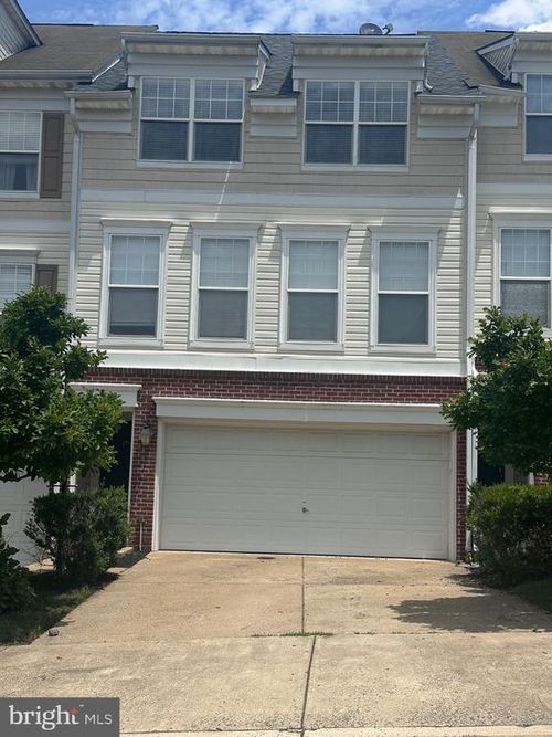 8203 Glade Bank Dr, MANASSAS, VA, 20111-5236 | Card Image