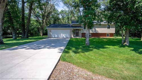 4156 Parkwood Dr, Eau Claire, WI, 54703-2133 | Card Image