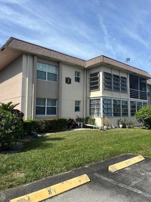 95-504 Davis Rd, Palm Springs, FL, 33461-1356 | Card Image