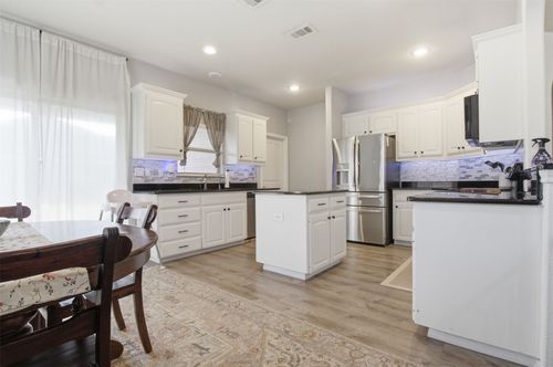 10928 Middleglen Rd, Haslet, TX, 76052-6172 | Card Image