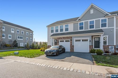 3 Sierra Pl, Sparta, NJ, 07871-3581 | Card Image