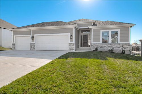 1015 Poplar Ln, Liberty, MO, 64068-4362 | Card Image