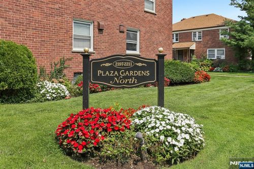 2199 Center Ave, Fort Lee, NJ, 07024-5801 | Card Image