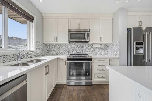 211 Fireside Dr, Cochrane, AB, T4C2L4 | Card Image