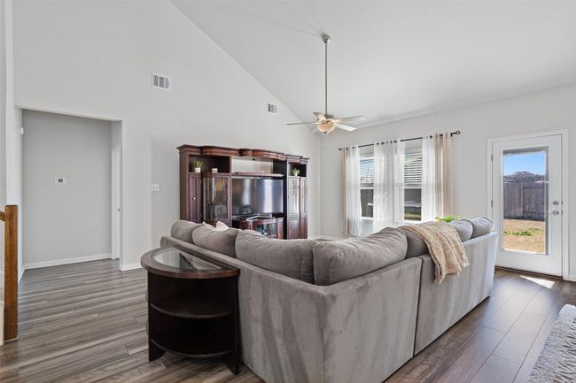 134 Stellers Swoop, House other with 5 bedrooms, 3 bathrooms and 4 parking in Cedar Creek TX | Image 8