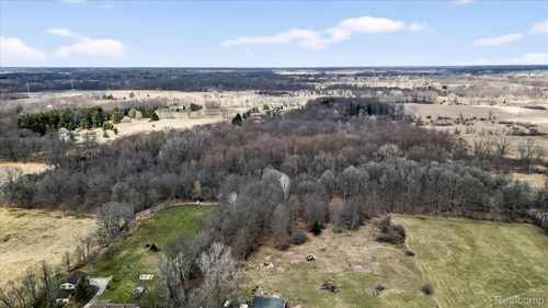 5516 W Lowe Rd, Fowlerville, MI, 48836-8988 | Card Image