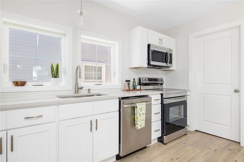 1-1 Nobert St, Warren, RI, 02885-2511 | Card Image
