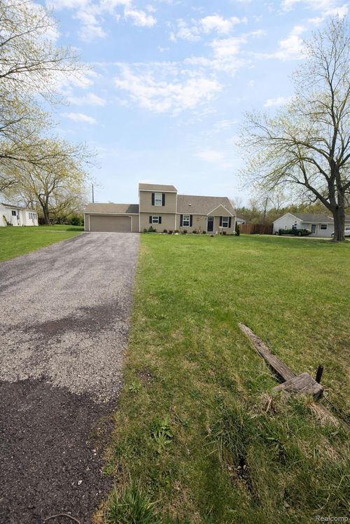 30155 Fort Rd, Rockwood, MI, 48173-9783 | Card Image