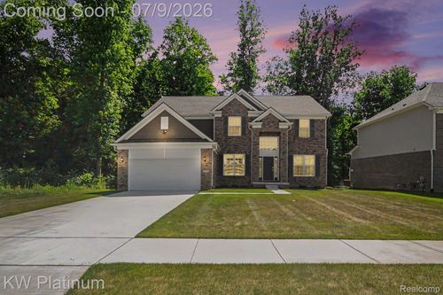 55740 Beacon Shore Dr, Utica, MI, 48315-6851 | Card Image