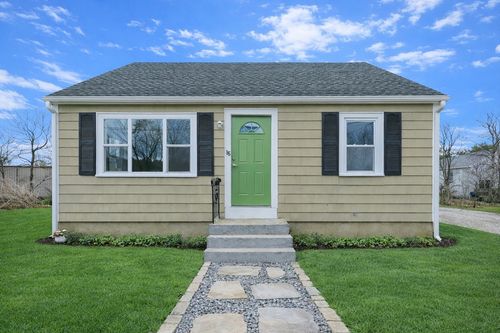 18 Huntington Ave, Plainville, MA, 02762-1105 | Card Image