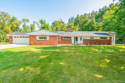 23815 E Newell Circle, Home with 3 bedrooms, 2 bathrooms and null parking in Farmington Hills MI | Image 1