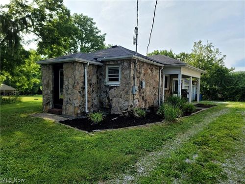 220 Robert Dr, Kent, OH, 44240-2154 | Card Image