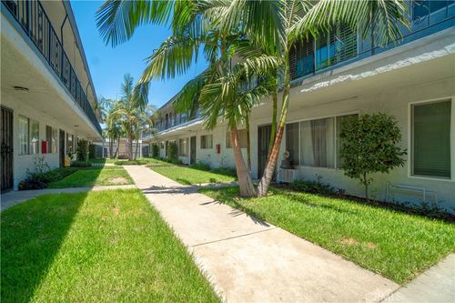 60-2890 E Artesia, Long Beach, CA, 90805 | Card Image