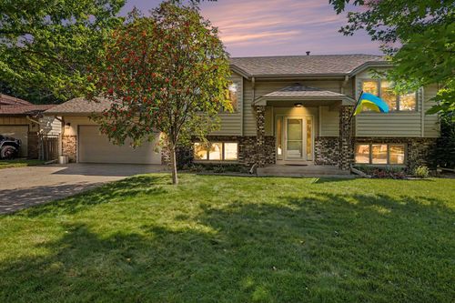 5624 Pascal St, Shoreview, MN, 55126-8586 | Card Image