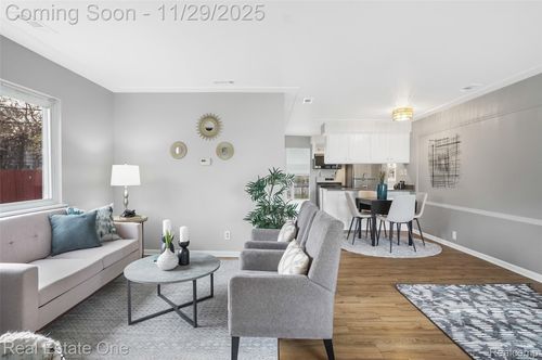 23765 Wellington Ave, Warren, MI, 48089-5745 | Card Image