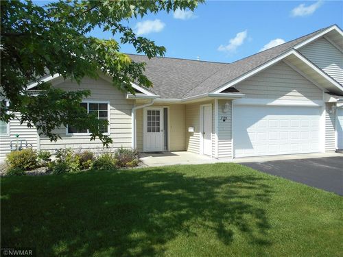 729 33rd St Nw, Bemidji, MN, 56601-2284 | Card Image