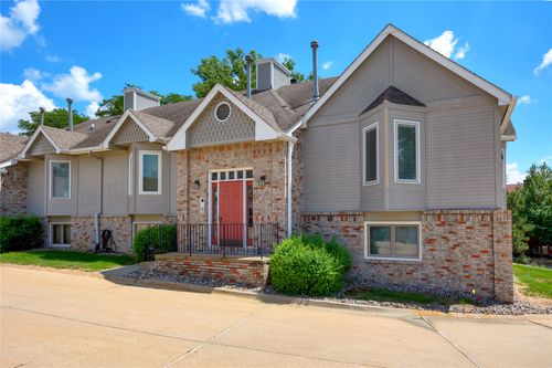 8178 Dellwood Dr, Urbandale, IA, 50322-4096 | Card Image