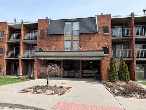 4179 Columbia Rd, North Olmsted, OH, 44070-2066 | Card Image