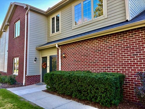 4864 S Forest Ridge Drive, New Berlin, WI, 53151 | Card Image