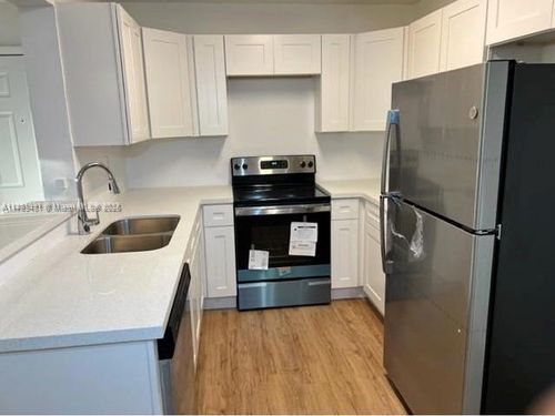 apt-102-200 Palm Cir W, Pembroke Pines, FL, 33025-1173 | Card Image
