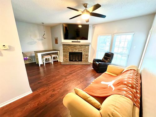 a-212-3001 Cedar St, Austin, TX, 78705-2947 | Card Image